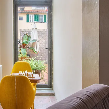 דירה Unique With Private Terrace And Gothic Details *