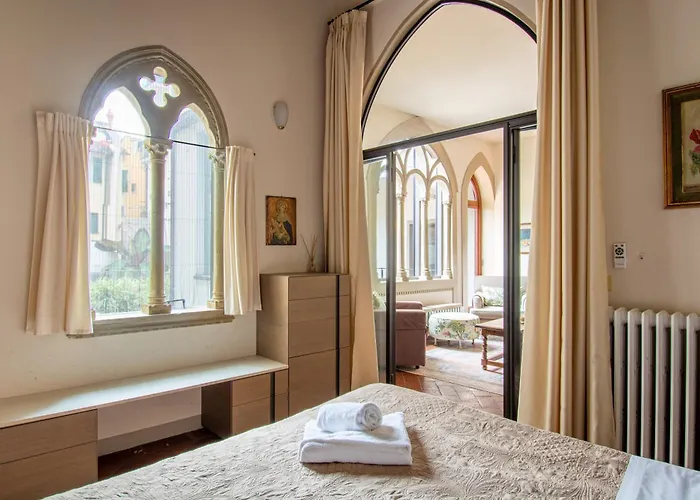 Unique With Private Terrace And Gothic Details شقة فلورنس