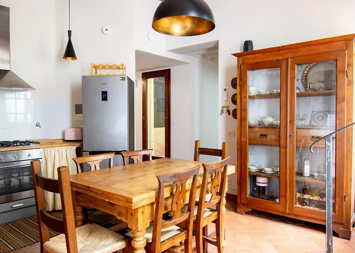 Unique With Private Terrace And Gothic Details شقة